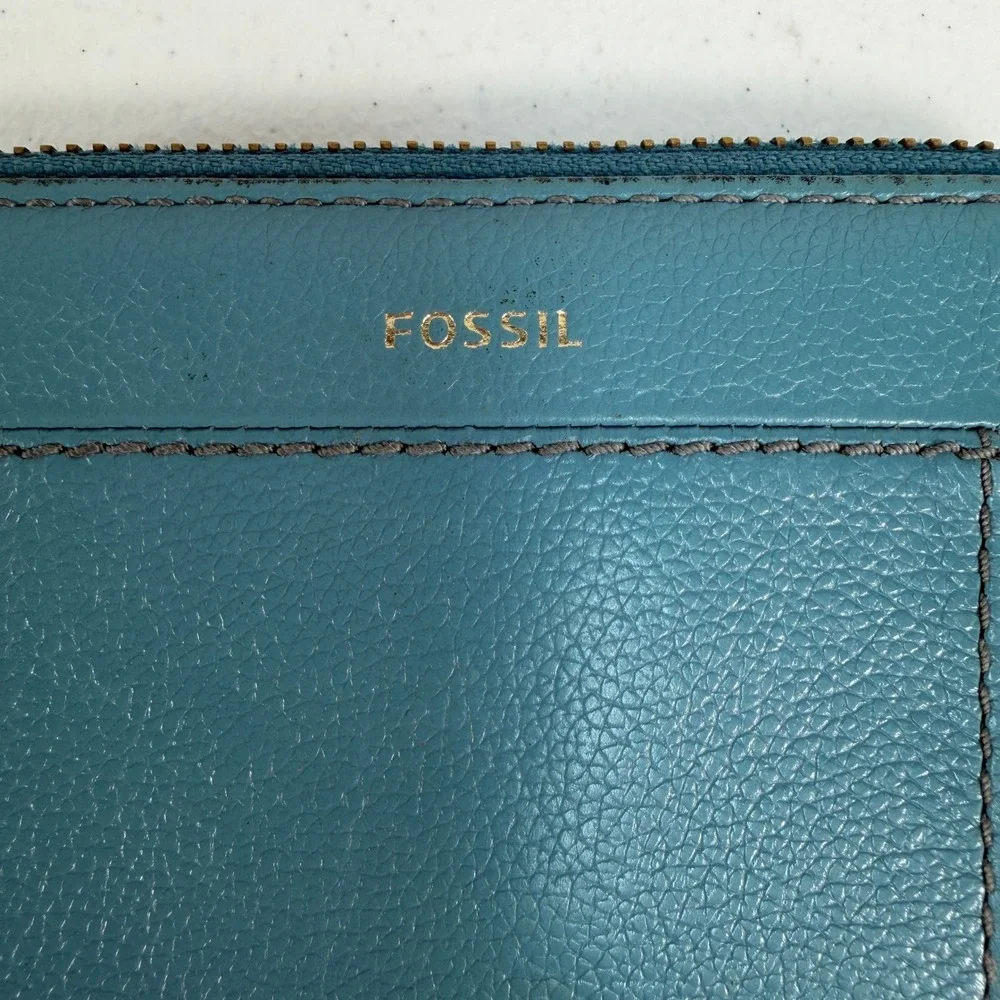 Fossil Logan Zip Around Clutch Wallet Wristlet Pebbled Leather‎ Teal Blue Travel